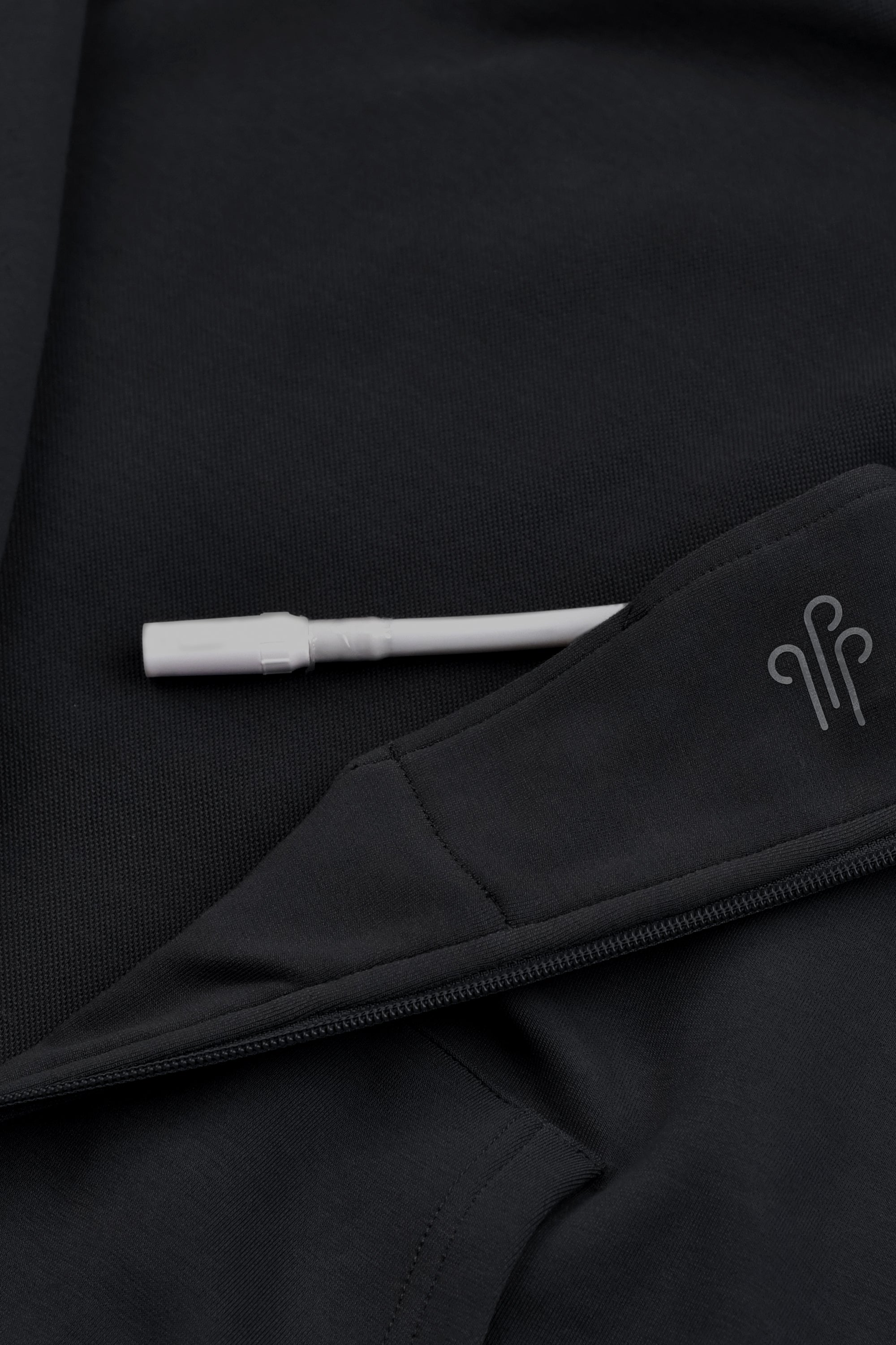 AGUILA TRAVEL AIR BAG HOODIE BLACK