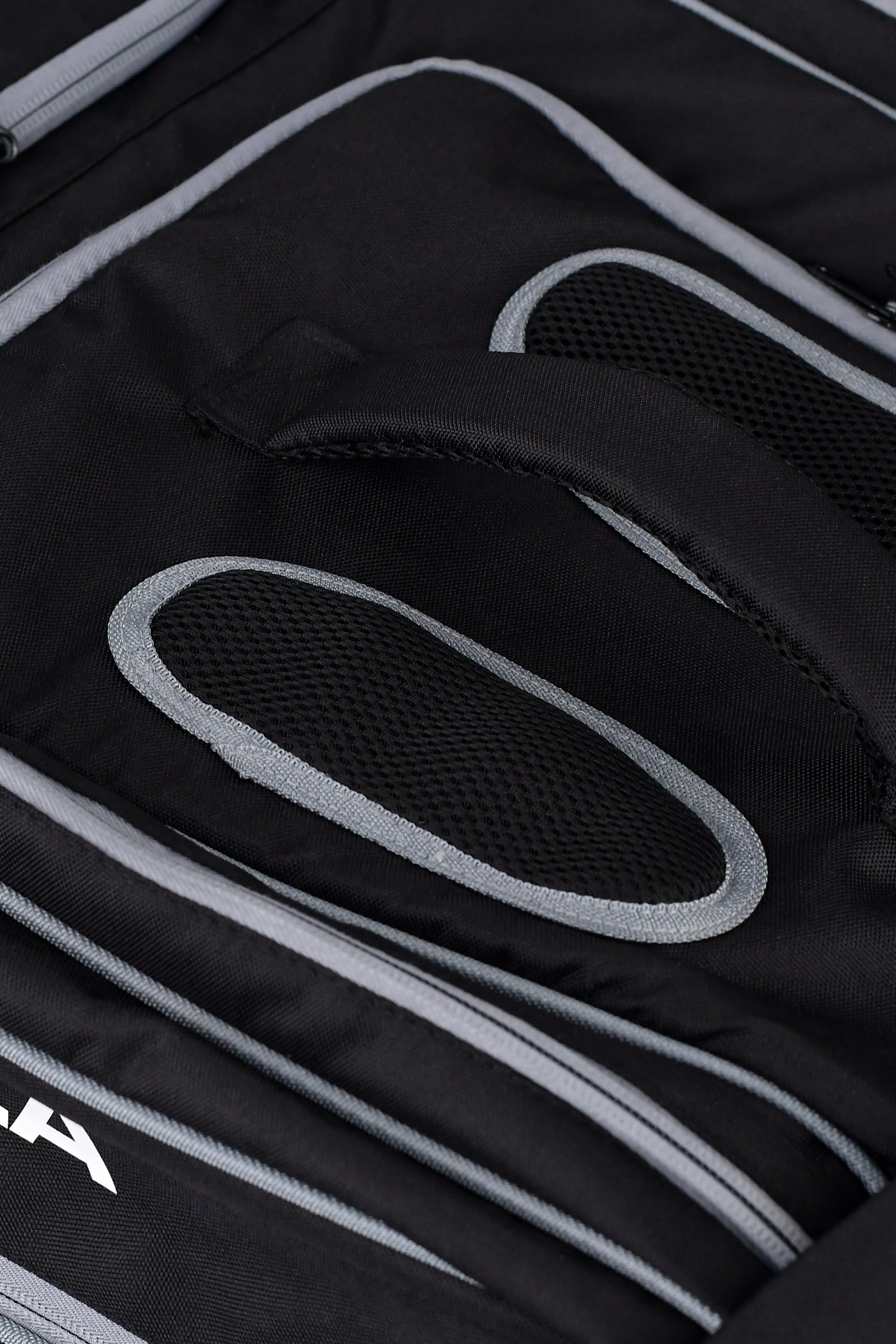PRO-TOUR DUFFLE BAG BLACK