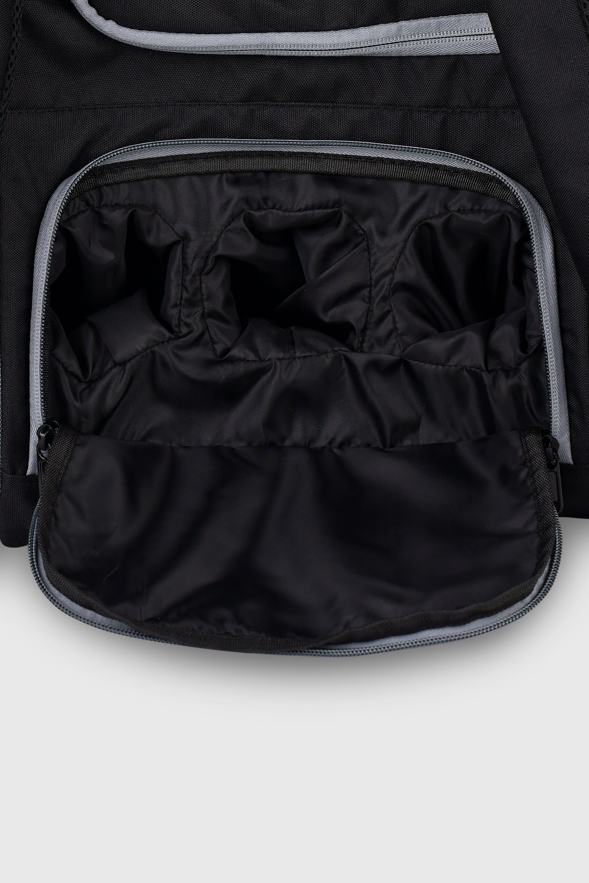 PRO-TOUR DUFFLE BAG BLACK